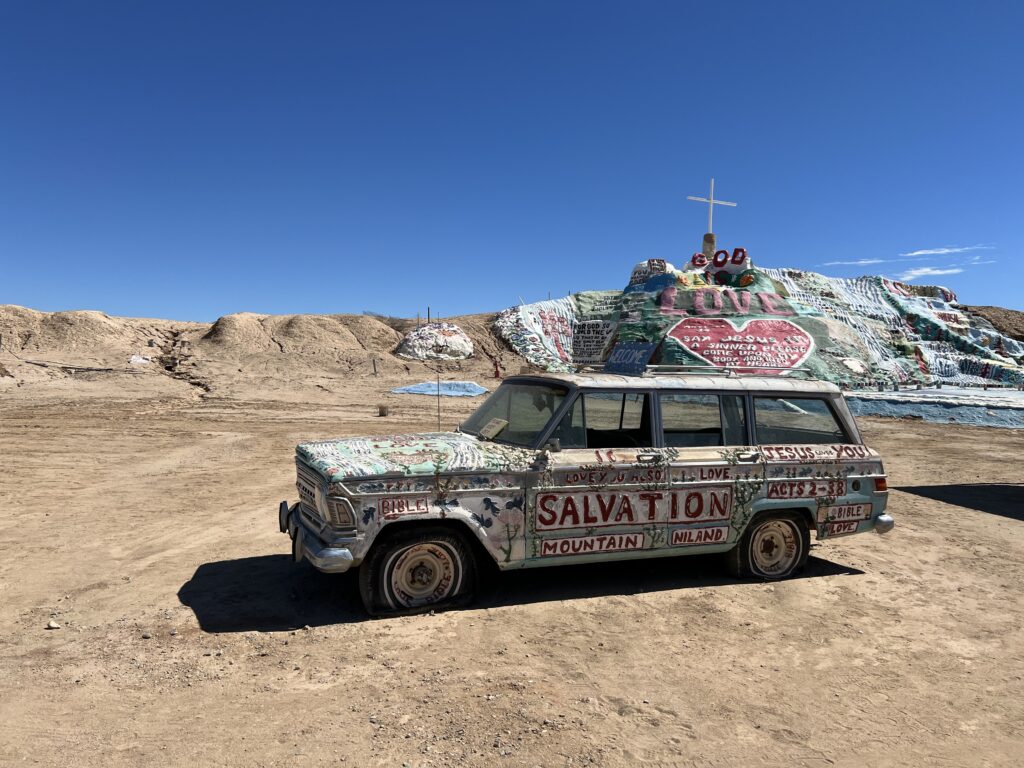 salvation-mountain-car