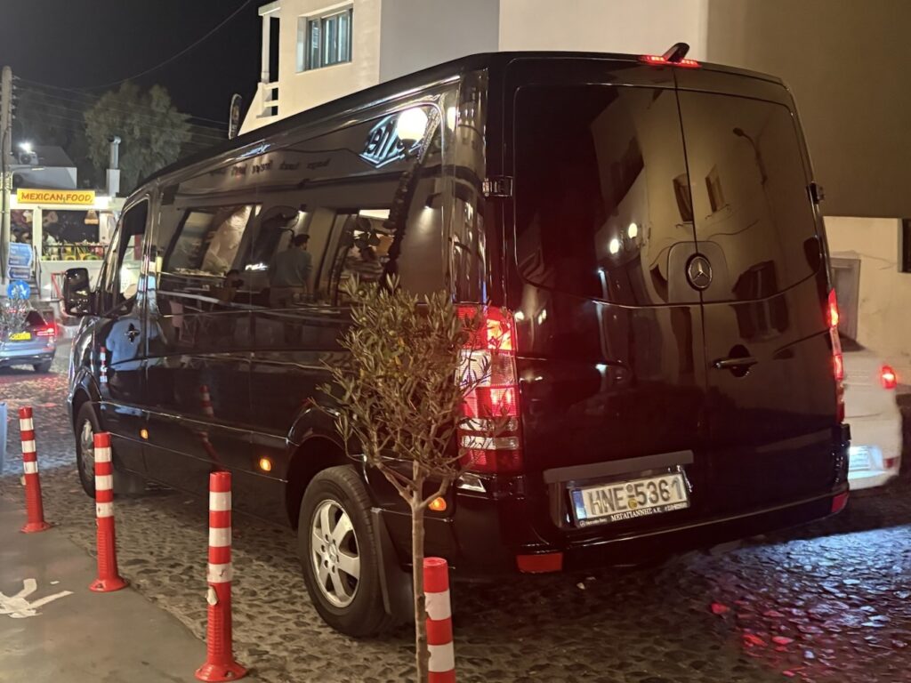 サントリーニ島の送迎車